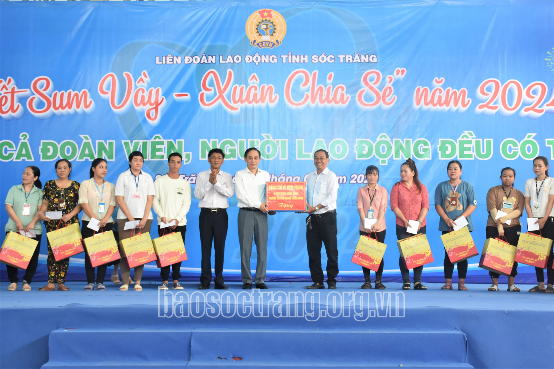 Hỗ trợ trên 6.300 suất quà cho đoàn viên, người lao động