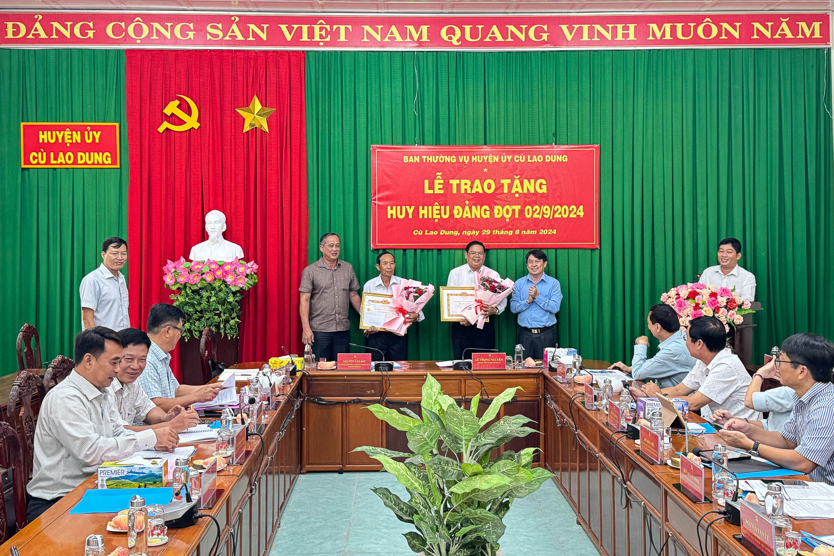 Cù Lao Dung trao Huy hiệu Đảng đợt 2/9/2024