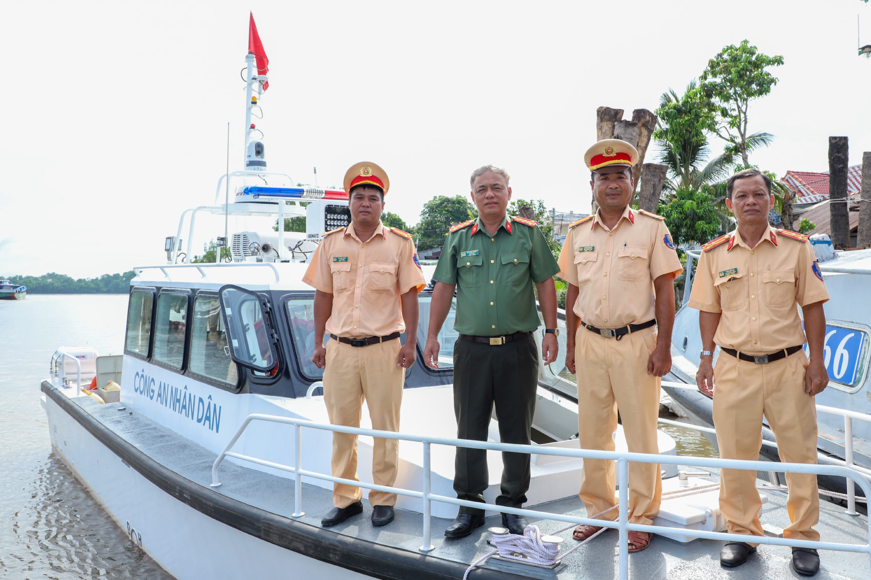 Kiểm tra công tác đảm bảo an toàn giao thông đường thủy phục vụ dự án cao tốc