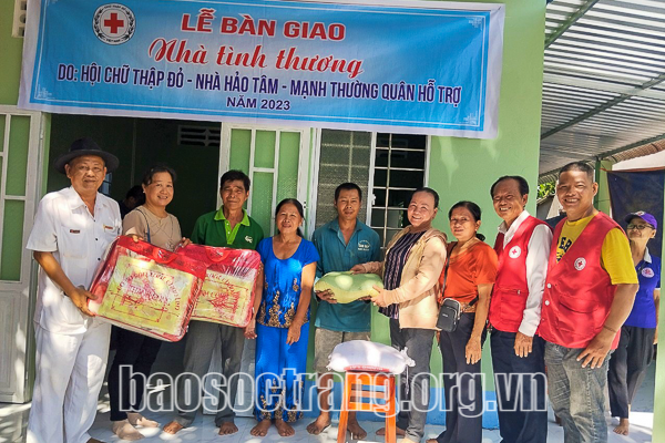 Bàn giao 2 căn nhà chữ thập đỏ cho hộ có hoàn cảnh khó khăn tại xã An Mỹ