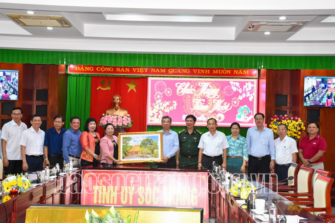 Đoàn lãnh đạo Thành phố Hồ Chí Minh thăm, chúc Tết tỉnh Sóc Trăng