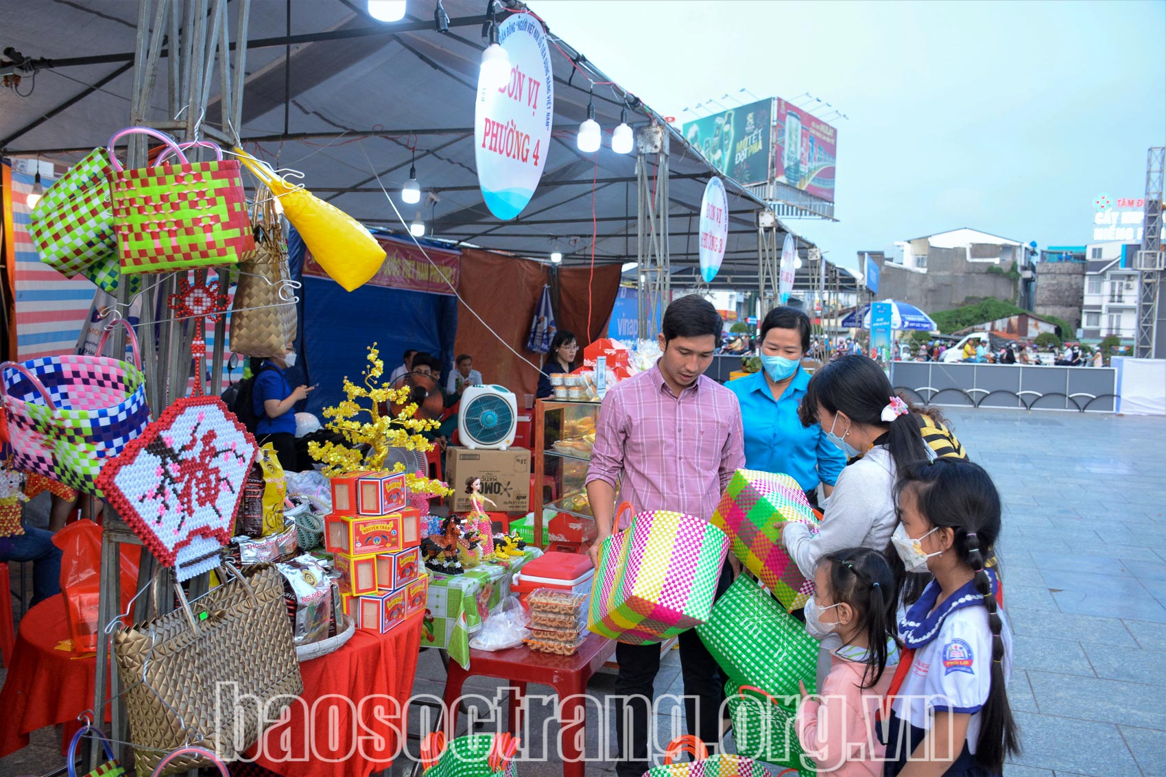 Tiếp tục thực hiện hiệu quả Cuộc vận động “Người Việt Nam ưu tiên dùng hàng Việt Nam”