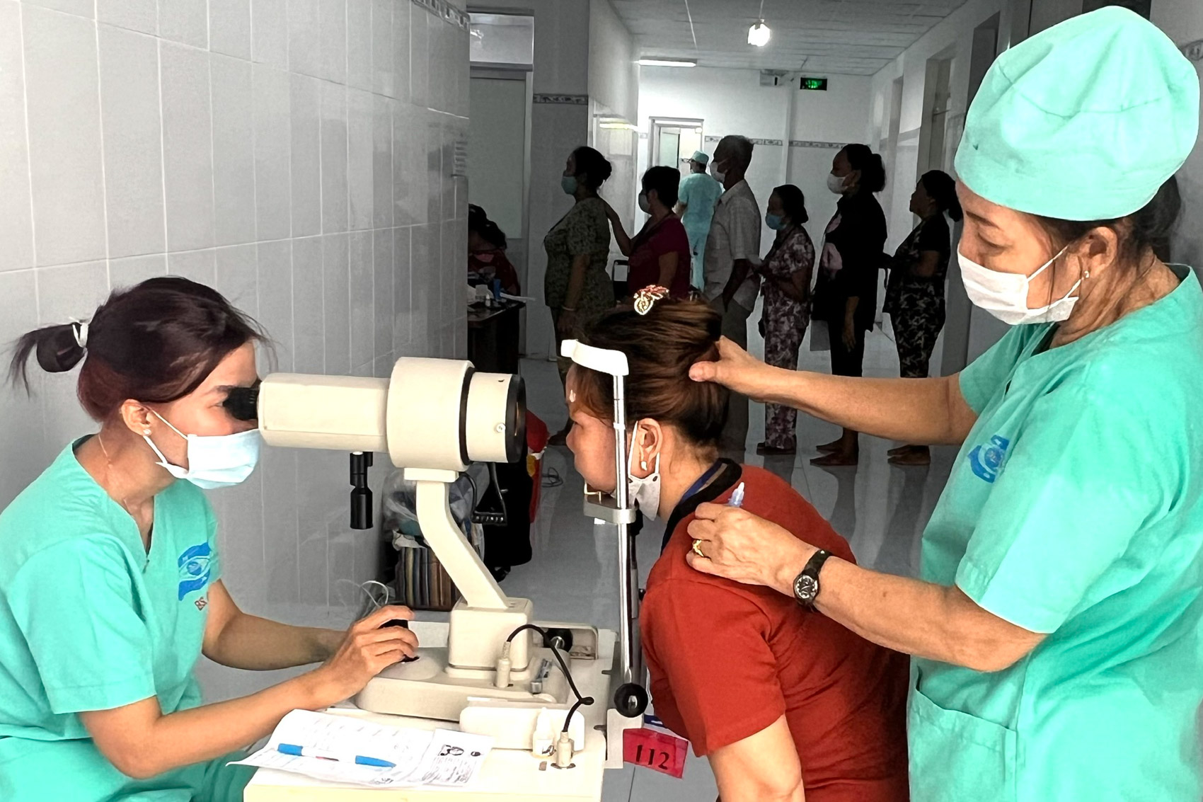 Mổ mắt miễn phí cho bệnh nhân nghèo trong và ngoài tỉnh Sóc Trăng