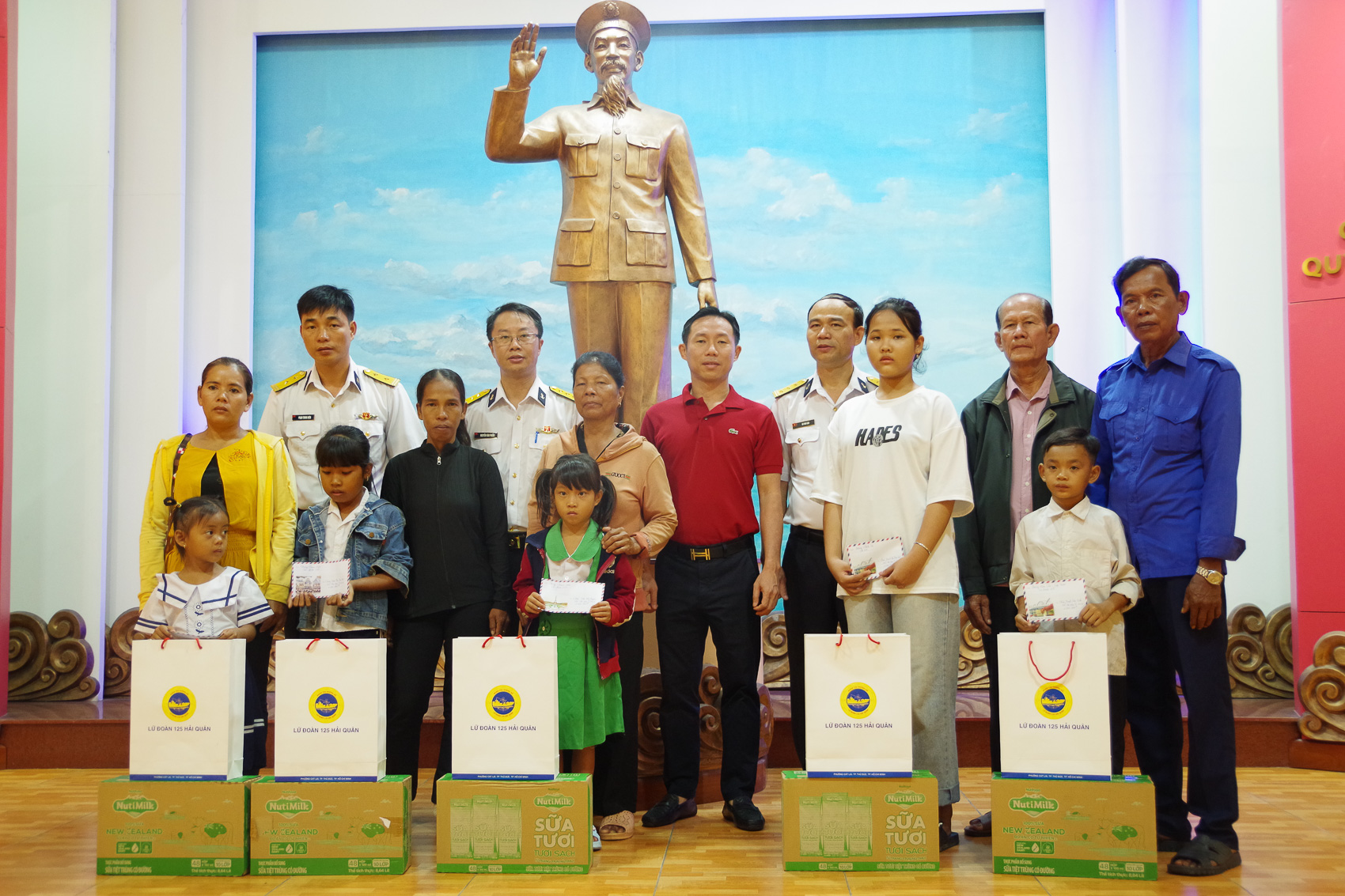 Lữ đoàn 125, Vùng 2 Hải quân thực hiện tốt hoạt động “Hải quân nhận đỡ đầu con ngư dân”