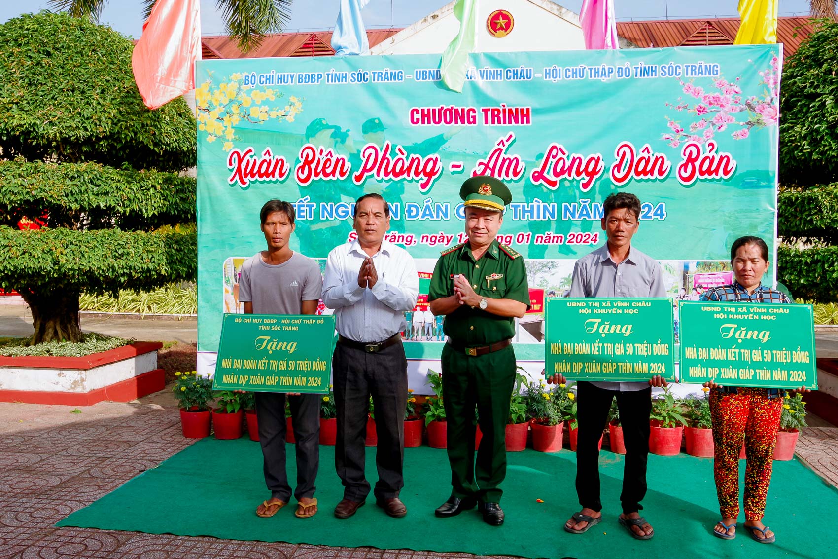 Bộ đội Biên phòng Sóc Trăng đồng hành cùng đồng bào biên giới