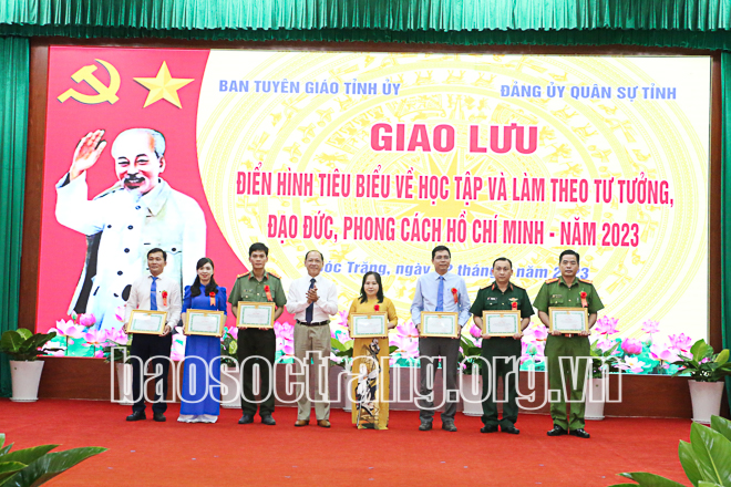 Tổ chức giao lưu điển hình tiêu biểu về học tập và làm theo tư tưởng, đạo đức, phong cách Hồ Chí Minh