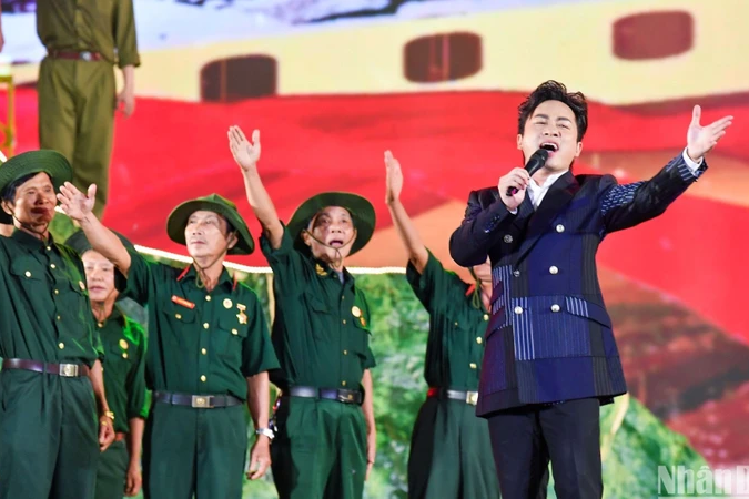 Sống lại những năm tháng lịch sử qua chương trình nghệ thuật chính luận “Khát vọng hòa bình”