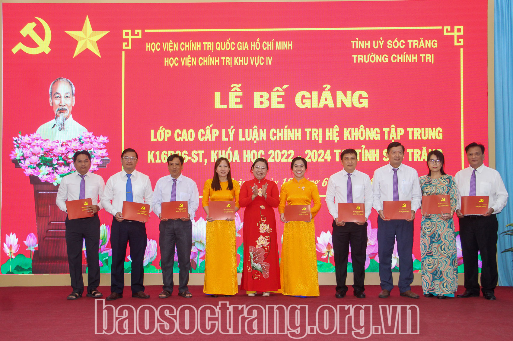 Bế giảng lớp cao cấp lý luận chính trị hệ không tập trung K16B06-ST