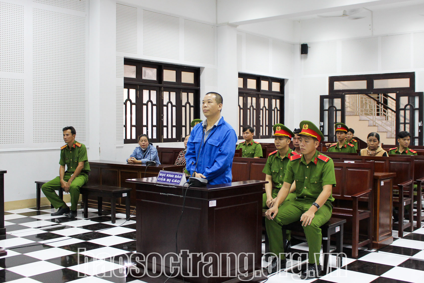 Cưỡng ép người khác ở lại nước ngoài trái phép, lãnh án 10 năm tù