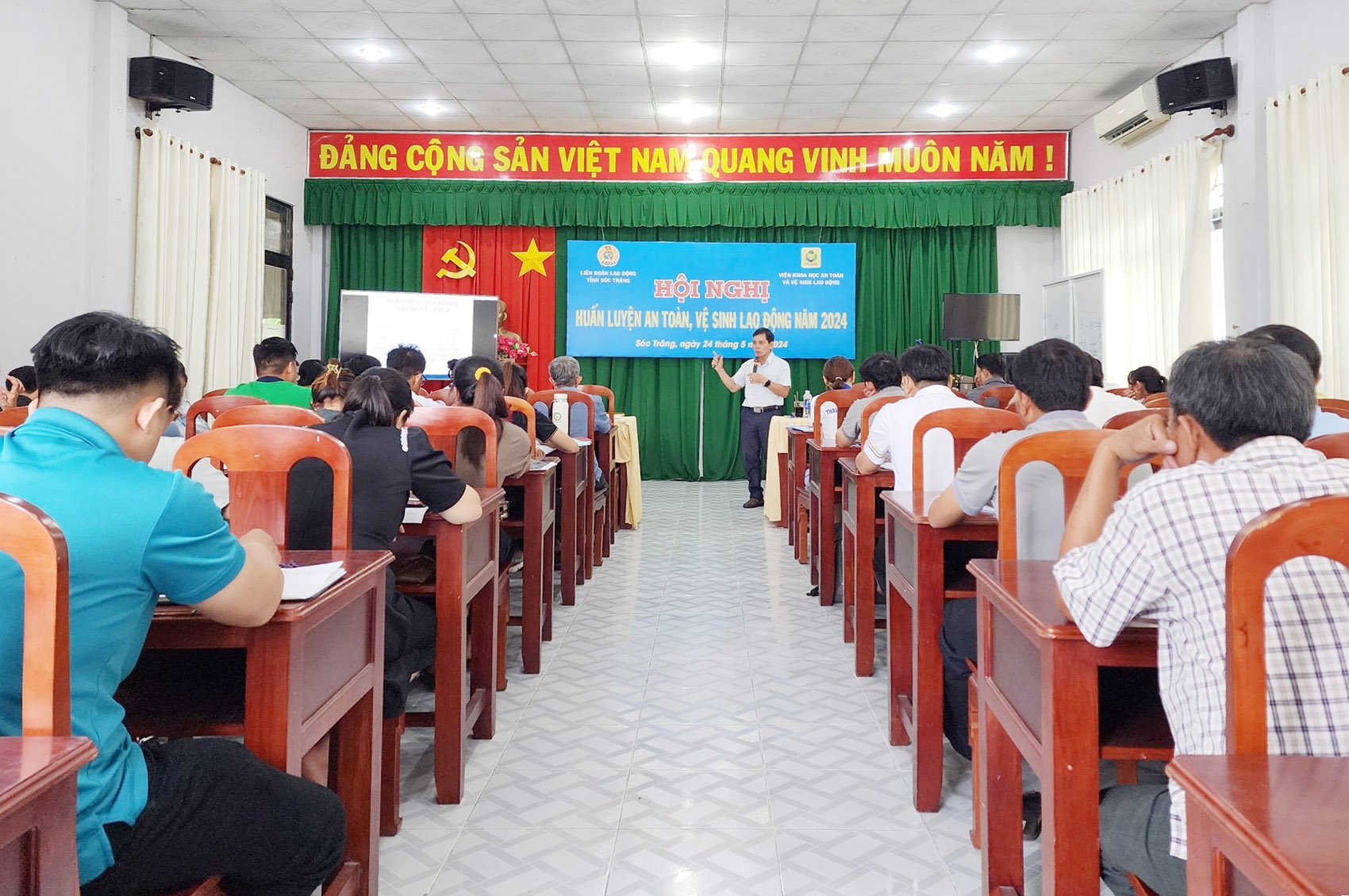 Huấn luyện an toàn, vệ sinh lao động cho đoàn viên, người lao động